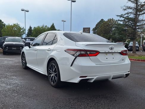 Used 2023 Toyota Camry SE FWD image 5