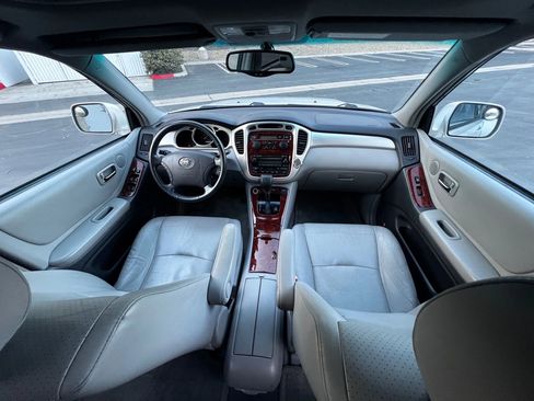 Used 2005 Toyota Highlander 2WD V6 w/ 3rd Row image 25