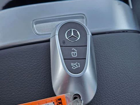 Used 2026 Mercedes-Benz GLC 300 image 36