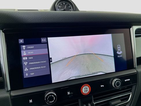 Used 2025 Porsche Macan image 17