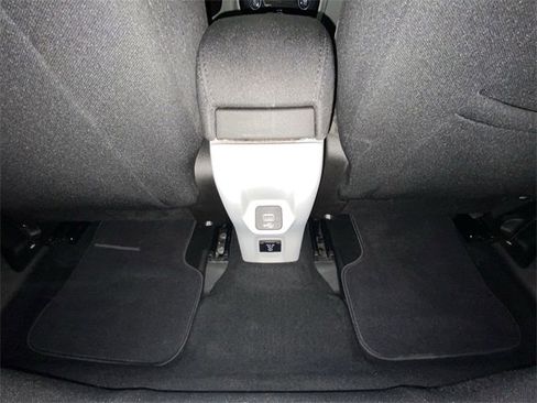 Used 2018 Jeep Renegade Latitude w/ Popular Equipment Group image 28