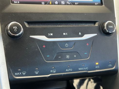 Used 2015 Ford Fusion SE FWD image 21