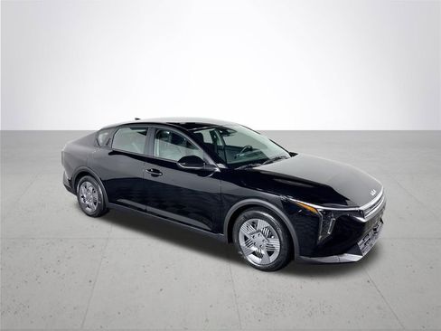 New 2025 Kia K4 LX image 4