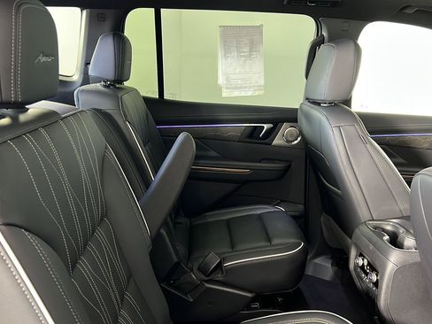 Used 2025 Buick Enclave Avenir w/ LPO, Floor Liner Package AWD/4WD image 15