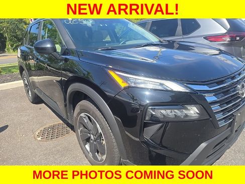 Used 2025 Nissan Rogue SV AWD/4WD image 2