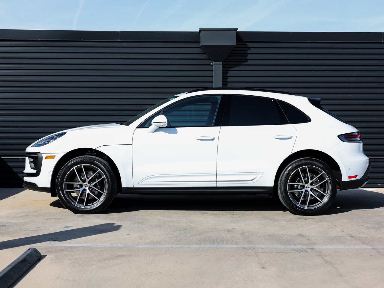 Certified 2026 Porsche Macan AWD/4WD image 2