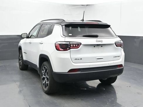 Used 2025 Jeep Compass Limited AWD/4WD image 11