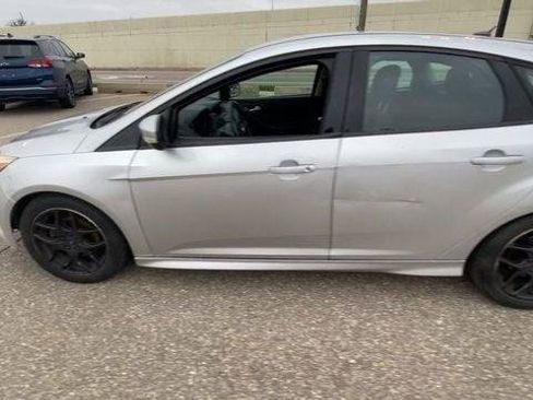 Used 2015 Ford Focus SE w/ SE Sport Package FWD image 8