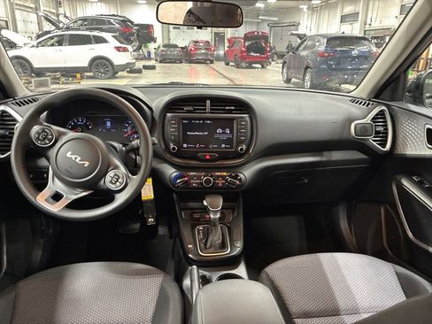 Used 2022 Kia Soul LX image 17