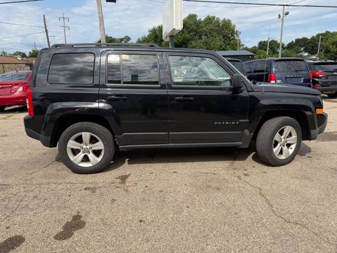 Used 2014 Jeep Patriot Latitude AWD/4WD image 4
