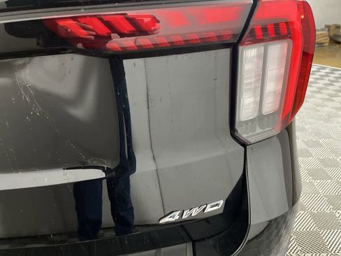 Used 2025 Ford Explorer ST-Line image 12