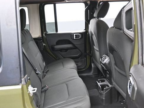 Used 2022 Jeep Wrangler Unlimited Sahara AWD/4WD image 33
