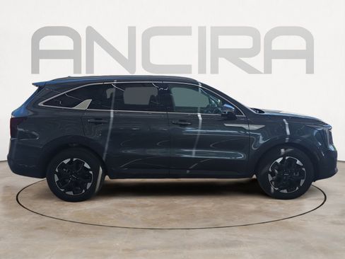 Certified 2025 Kia Sorento S FWD image 9