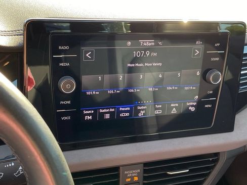 Used 2025 Volkswagen Jetta SE FWD image 15