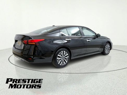 Used 2025 Nissan Altima 2.5 SV FWD image 6