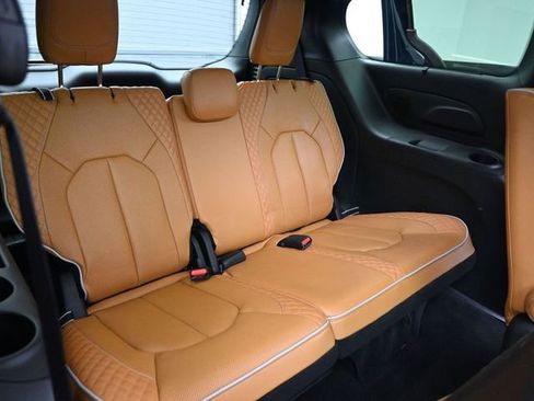 Used 2022 Chrysler Pacifica Pinnacle FWD image 15