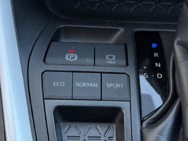 Used 2025 Toyota RAV4 XLE FWD image 21