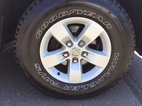 Used 2019 RAM 1500 Classic SLT AWD/4WD image 39