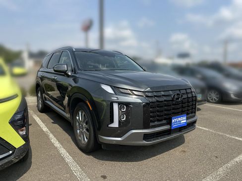 Used 2023 Hyundai Palisade SEL AWD/4WD image 2