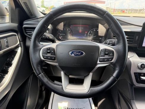 Used 2021 Ford Explorer XLT AWD/4WD image 12