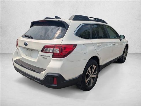 Used 2018 Subaru Outback 3.6R Limited AWD/4WD image 5