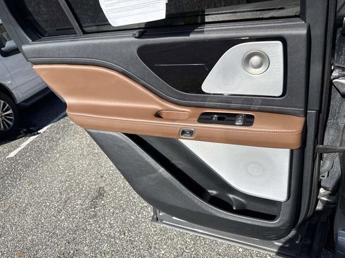 Certified 2023 Lincoln Aviator Reserve w/ Equipment Group 201A image 13