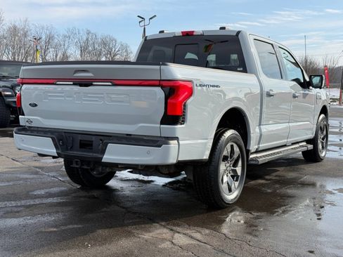 Used 2023 Ford F150 Lightning Lariat image 8