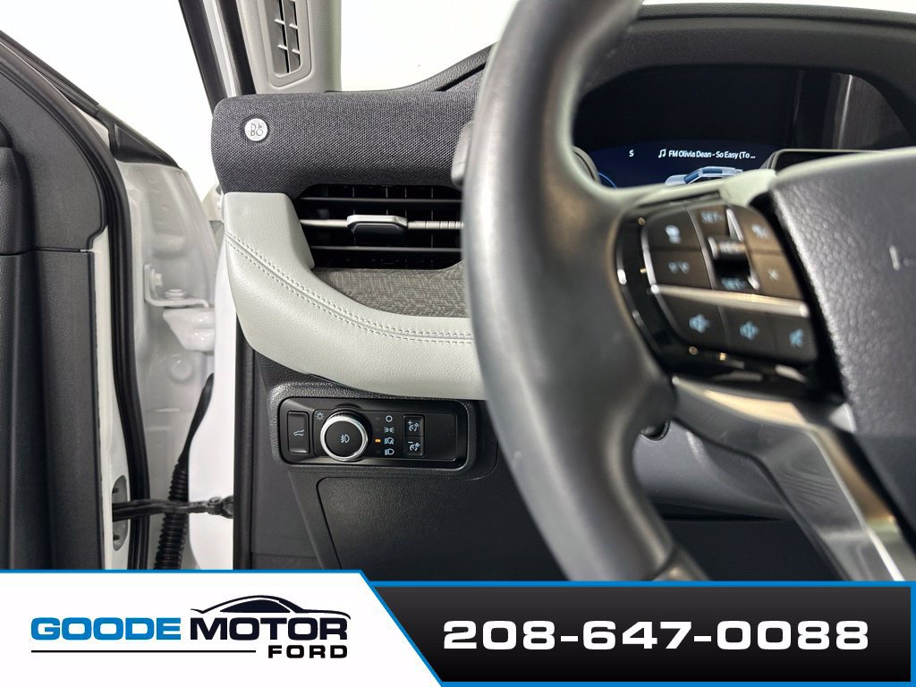 Used 2025 Ford Explorer Platinum w/ Ultimate Package AWD/4WD image 13