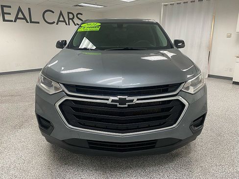 Used 2021 Chevrolet Traverse LS image 2