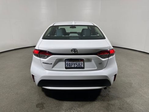 Certified 2022 Toyota Corolla LE image 4