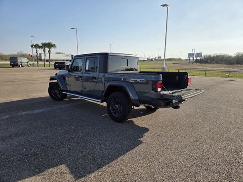 Used 2025 Jeep Gladiator Sport AWD/4WD image 26