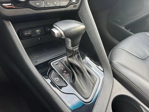 Used 2022 Kia Niro EX Premium FWD image 25