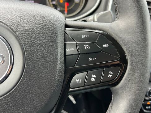 Certified 2023 Jeep Cherokee Altitude Lux image 26