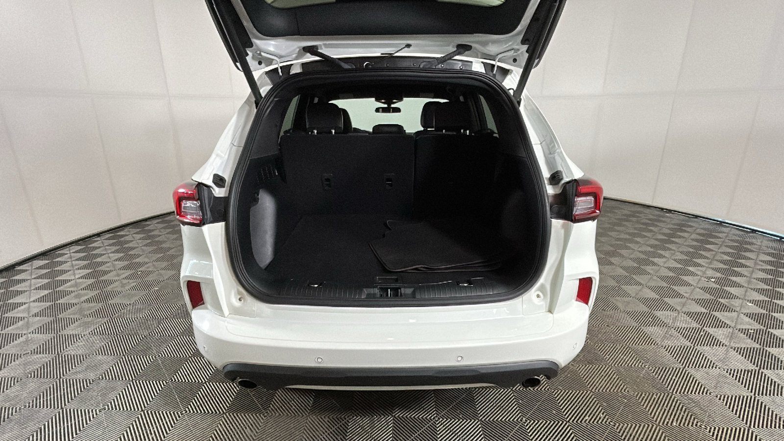 Used 2023 Ford Escape ST-Line w/ Tech Pack #1 AWD/4WD image 33