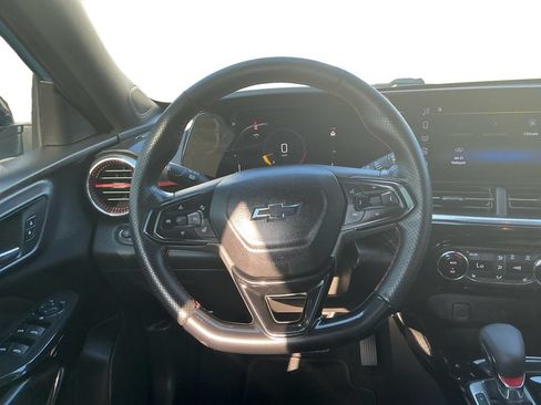 Used 2025 Chevrolet Trax RS w/ Driver Confidence Package FWD image 18