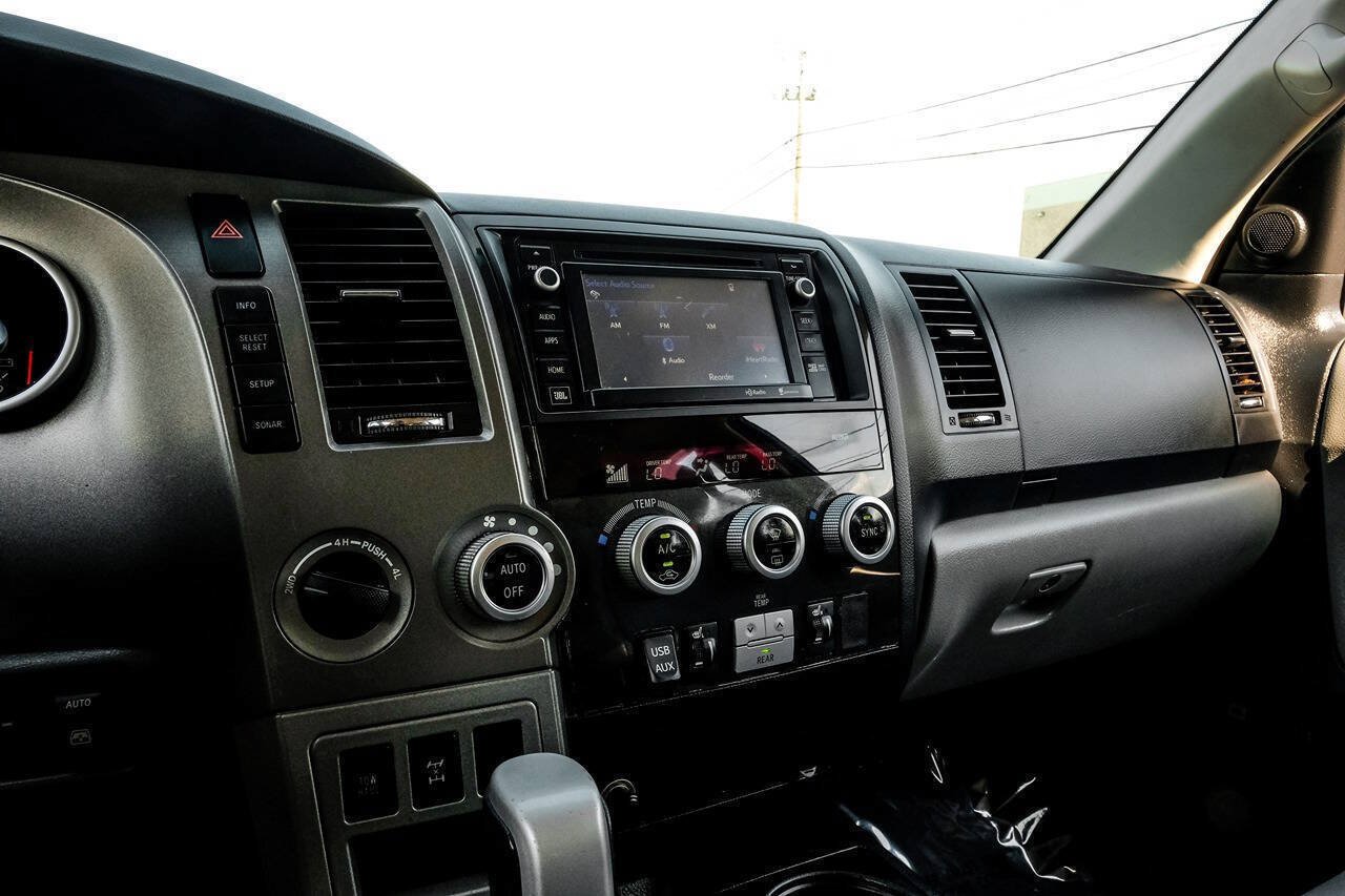 Used 2015 Toyota Sequoia Limited AWD/4WD image 32