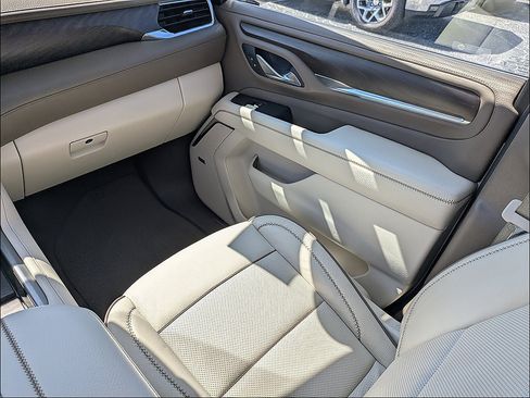 Used 2024 GMC Yukon XL Denali AWD/4WD image 17