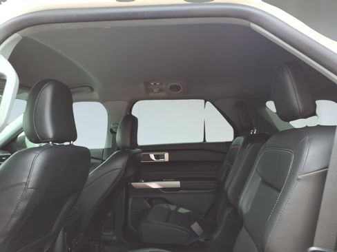 Used 2023 Ford Explorer XLT w/ Equipment Group 202A AWD/4WD image 12