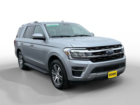 Used 2024 Ford Expedition Limited image 7