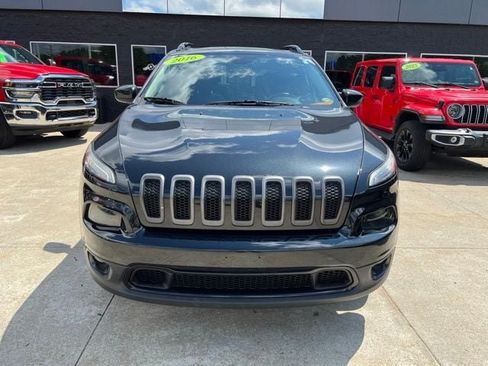 Used 2016 Jeep Cherokee Latitude w/ Comfort/Convenience Group AWD/4WD image 2