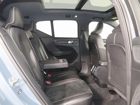 Used 2020 Volvo XC40 T5 R-Design image 14