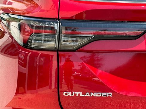 New 2025 Mitsubishi Outlander SEL image 26