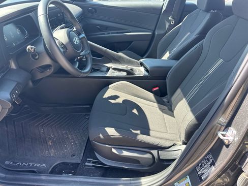 Used 2025 Hyundai Elantra Sport FWD image 9