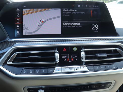 Used 2022 BMW X6 M50i AWD/4WD image 33