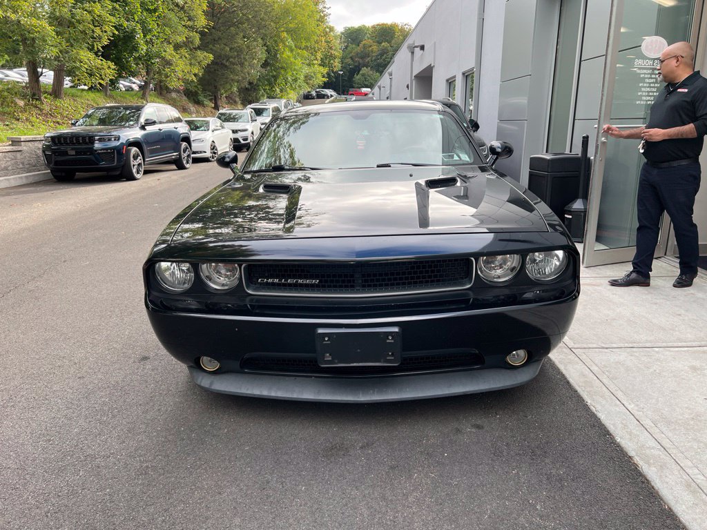 Used 2013 Dodge Challenger SXT RWD image 2