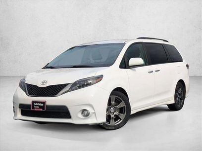 Used 2017 Toyota Sienna SE