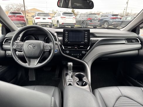 Used 2023 Toyota Camry SE image 12