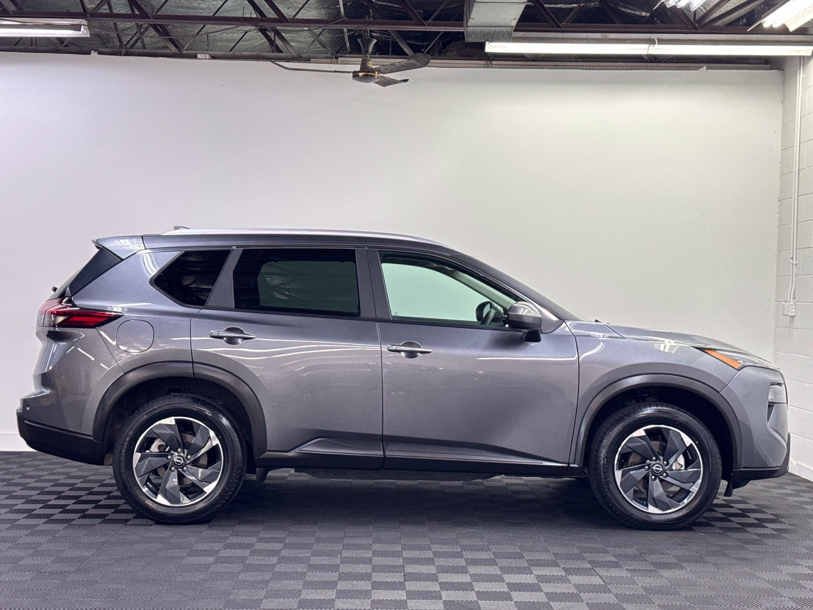 Certified 2025 Nissan Rogue SV w/ SV Premium Package AWD/4WD image 5