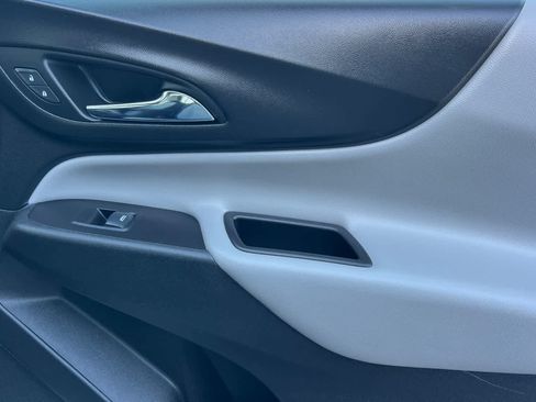 Used 2019 Chevrolet Equinox LS FWD image 19