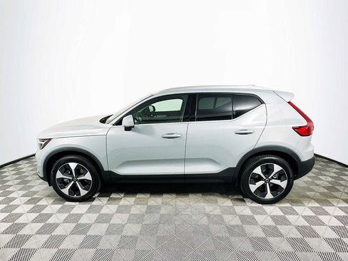 Used 2025 Volvo XC40 B5 Core w/ Climate Package image 4